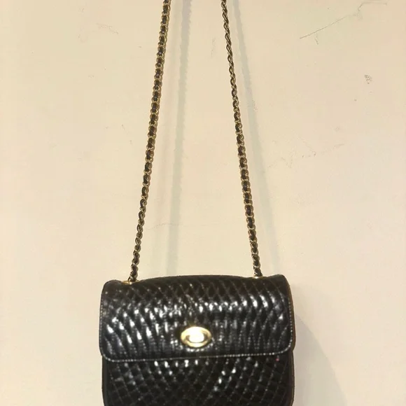 Vintage Bally Quilted Black Patent Mini Crossbody
• Gold Chain • Made in Italy - Picture 10 of 10